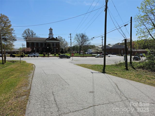 000 Mills Street, Columbus, NC 28722