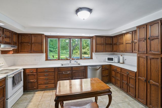 149 Round Hill Road, Middletown, CT 06457