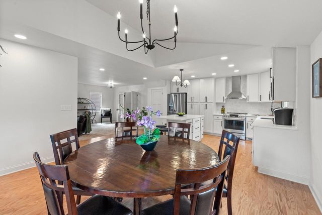 2578 N 88th STREET, Wauwatosa, WI 53226