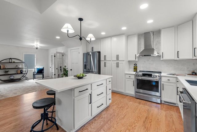 2578 N 88th STREET, Wauwatosa, WI 53226