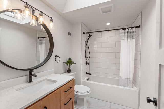 2578 N 88th STREET, Wauwatosa, WI 53226