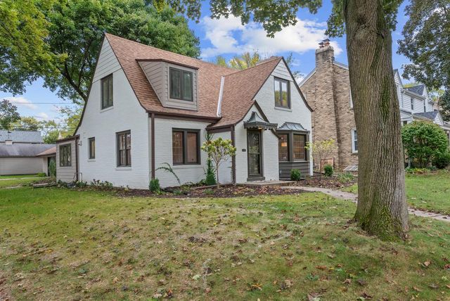 2578 N 88th STREET, Wauwatosa, WI 53226