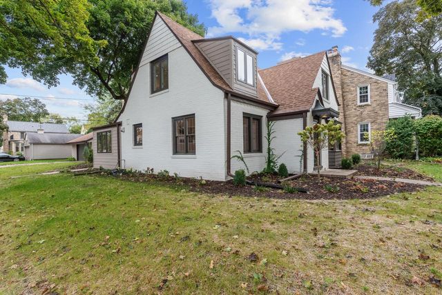 2578 N 88th STREET, Wauwatosa, WI 53226