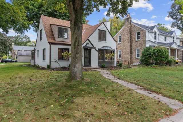 2578 N 88th STREET, Wauwatosa, WI 53226