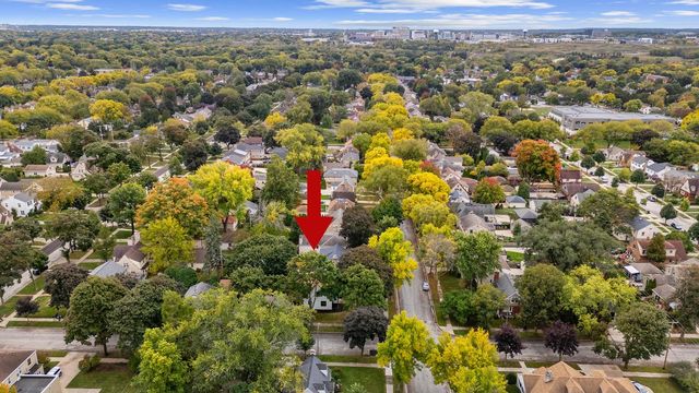 2578 N 88th STREET, Wauwatosa, WI 53226