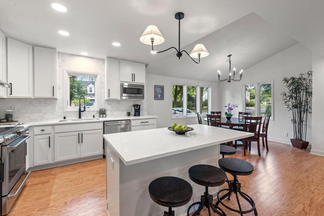 2578 N 88th STREET, Wauwatosa, WI 53226