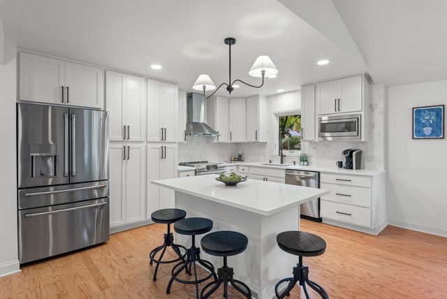 2578 N 88th STREET, Wauwatosa, WI 53226