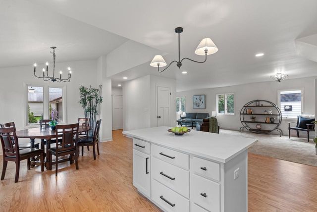 2578 N 88th STREET, Wauwatosa, WI 53226