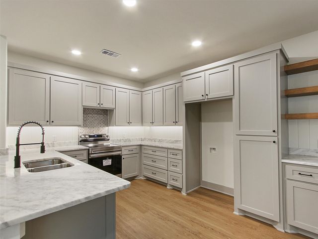 305 N Elm Street, Leonard, TX 75452