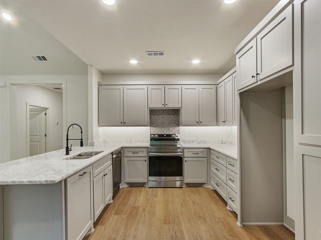 305 N Elm Street, Leonard, TX 75452