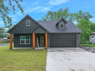 305 N Elm Street, Leonard, TX 75452
