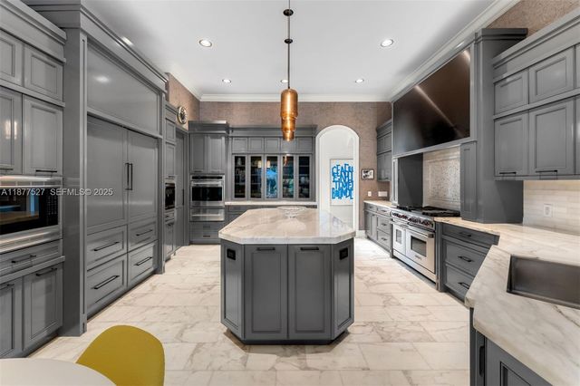 9325 SW 59th Place, Pinecrest, FL 33156