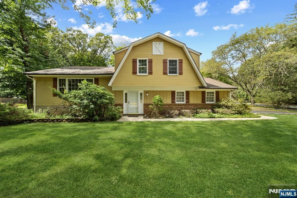 1 Heritage Court, Woodcliff Lake, NJ 07677