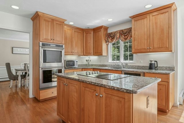 10 Burnett Road, Southborough, MA 01772