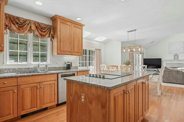10 Burnett Road, Southborough, MA 01772