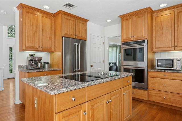 10 Burnett Road, Southborough, MA 01772