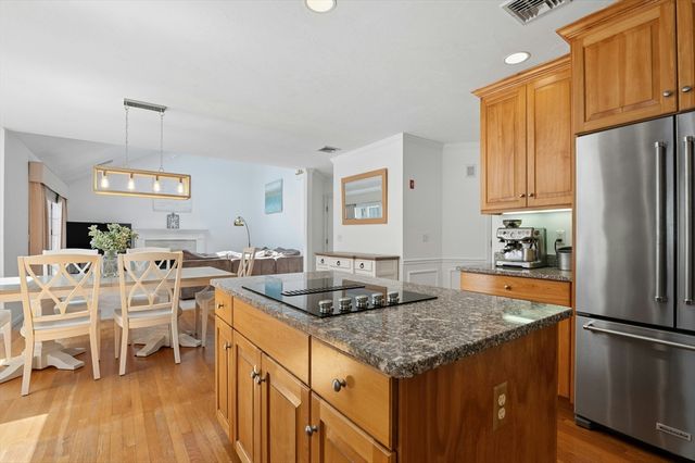 10 Burnett Road, Southborough, MA 01772