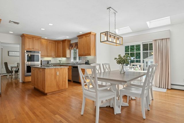 10 Burnett Road, Southborough, MA 01772
