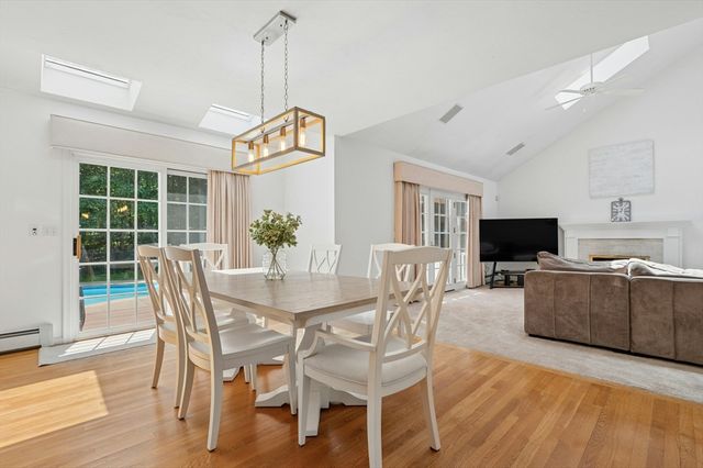 10 Burnett Road, Southborough, MA 01772