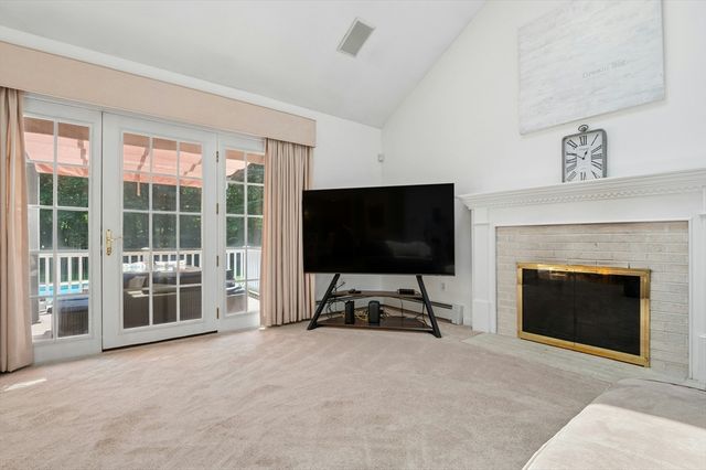10 Burnett Road, Southborough, MA 01772