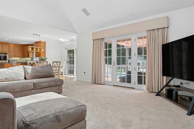 10 Burnett Road, Southborough, MA 01772