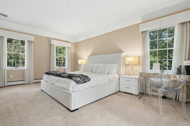 10 Burnett Road, Southborough, MA 01772