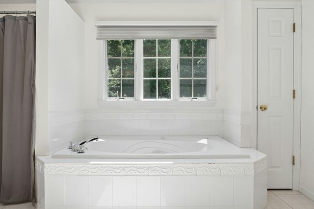 10 Burnett Road, Southborough, MA 01772
