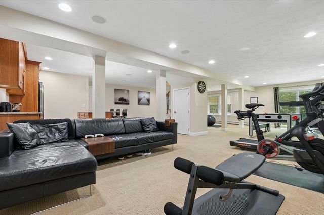 10 Burnett Road, Southborough, MA 01772