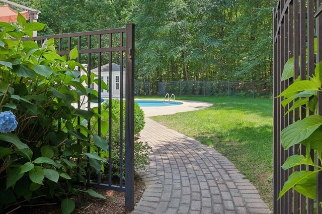10 Burnett Road, Southborough, MA 01772