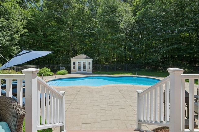 10 Burnett Road, Southborough, MA 01772