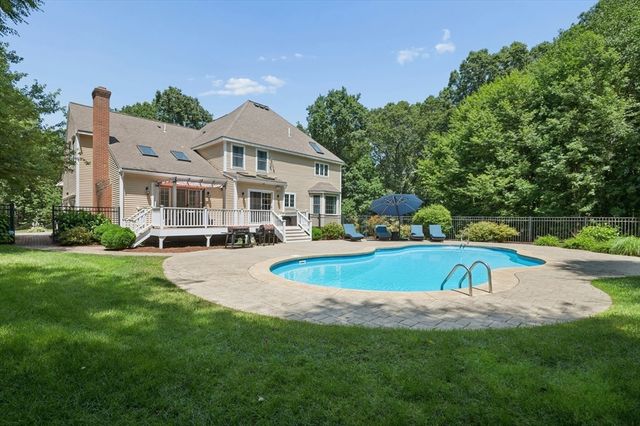 10 Burnett Road, Southborough, MA 01772