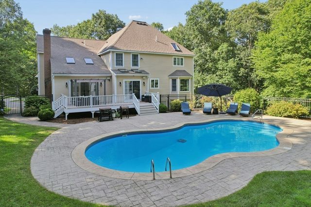 10 Burnett Road, Southborough, MA 01772