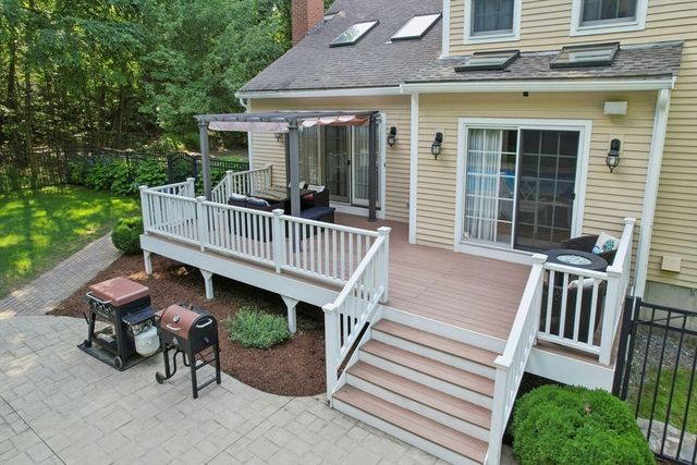 10 Burnett Road, Southborough, MA 01772
