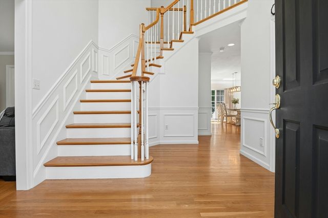 10 Burnett Road, Southborough, MA 01772