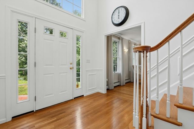 10 Burnett Road, Southborough, MA 01772