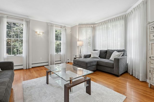 10 Burnett Road, Southborough, MA 01772
