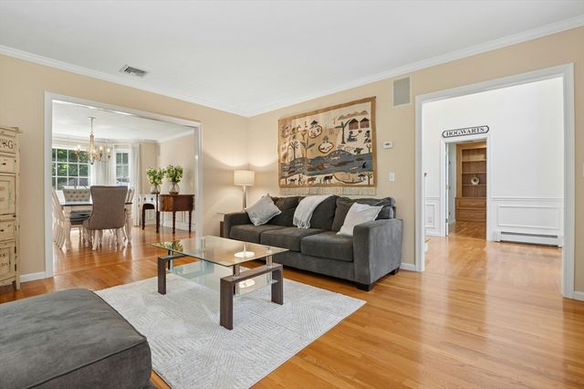 10 Burnett Road, Southborough, MA 01772