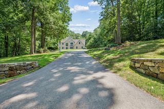 10 Burnett Road, Southborough, MA 01772