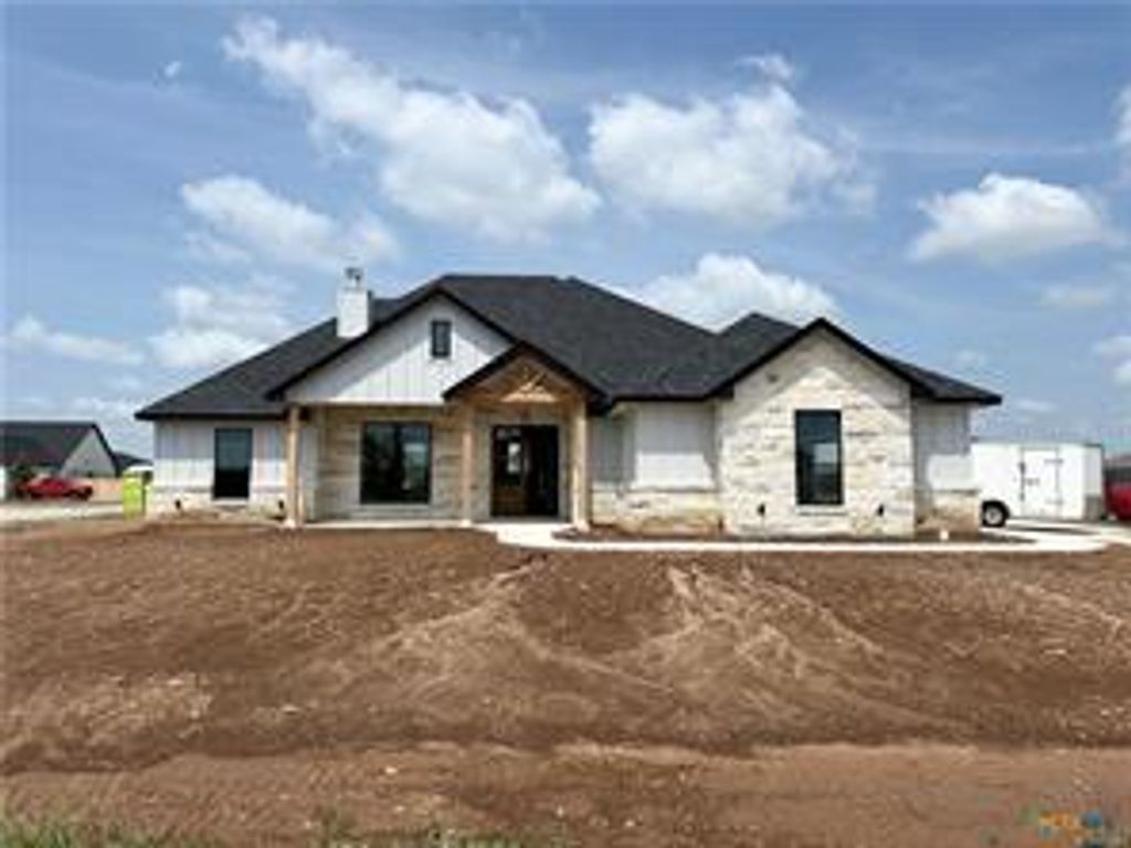 5501 Hollow LOOP, Salado, TX 76571