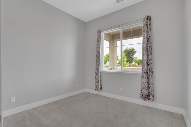 1039 Longview Dr, Oakdale, CA 95361