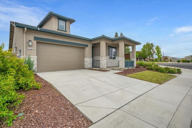 1039 Longview Dr, Oakdale, CA 95361