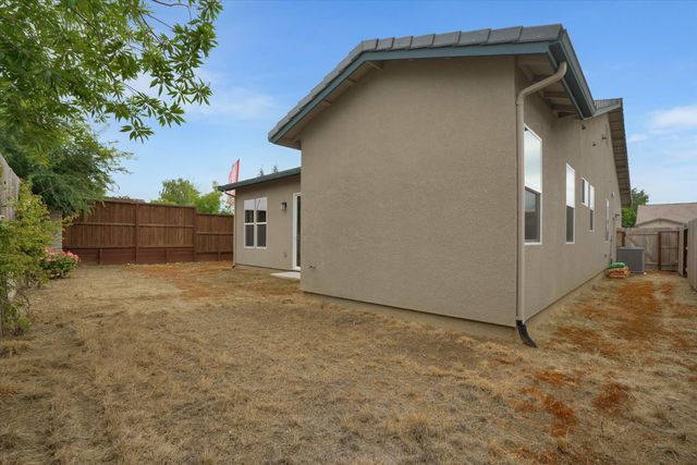 1039 Longview Dr, Oakdale, CA 95361