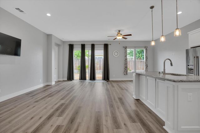 1039 Longview Dr, Oakdale, CA 95361