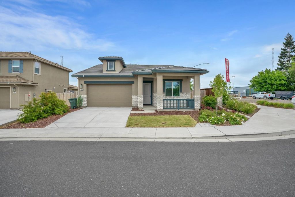 1039 Longview Dr, Oakdale, CA 95361