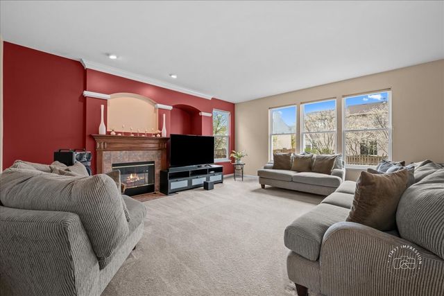 257 Hanburg Lane, Bolingbrook, IL 60440
