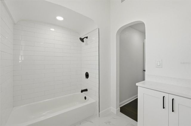 913 E GENESEE STREET, Tampa, FL 33603