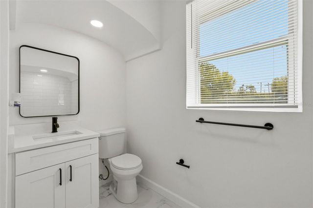 913 E GENESEE STREET, Tampa, FL 33603