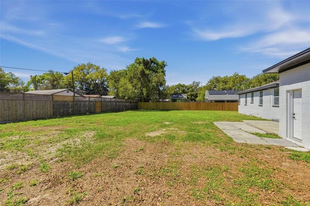 913 E GENESEE STREET, Tampa, FL 33603