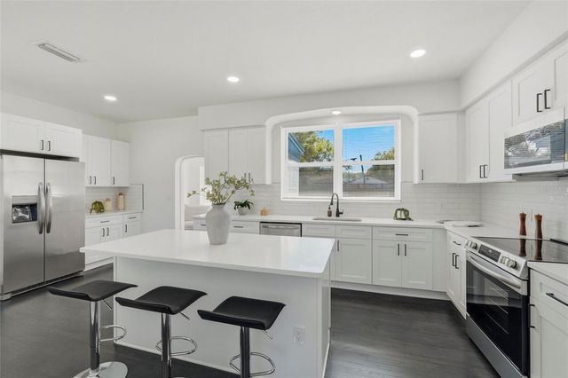 913 E GENESEE STREET, Tampa, FL 33603