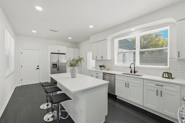 913 E GENESEE STREET, Tampa, FL 33603